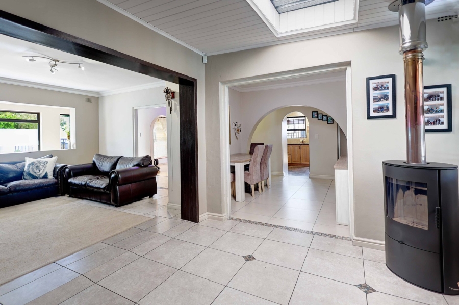 4 Bedroom Property for Sale in Loevenstein Western Cape